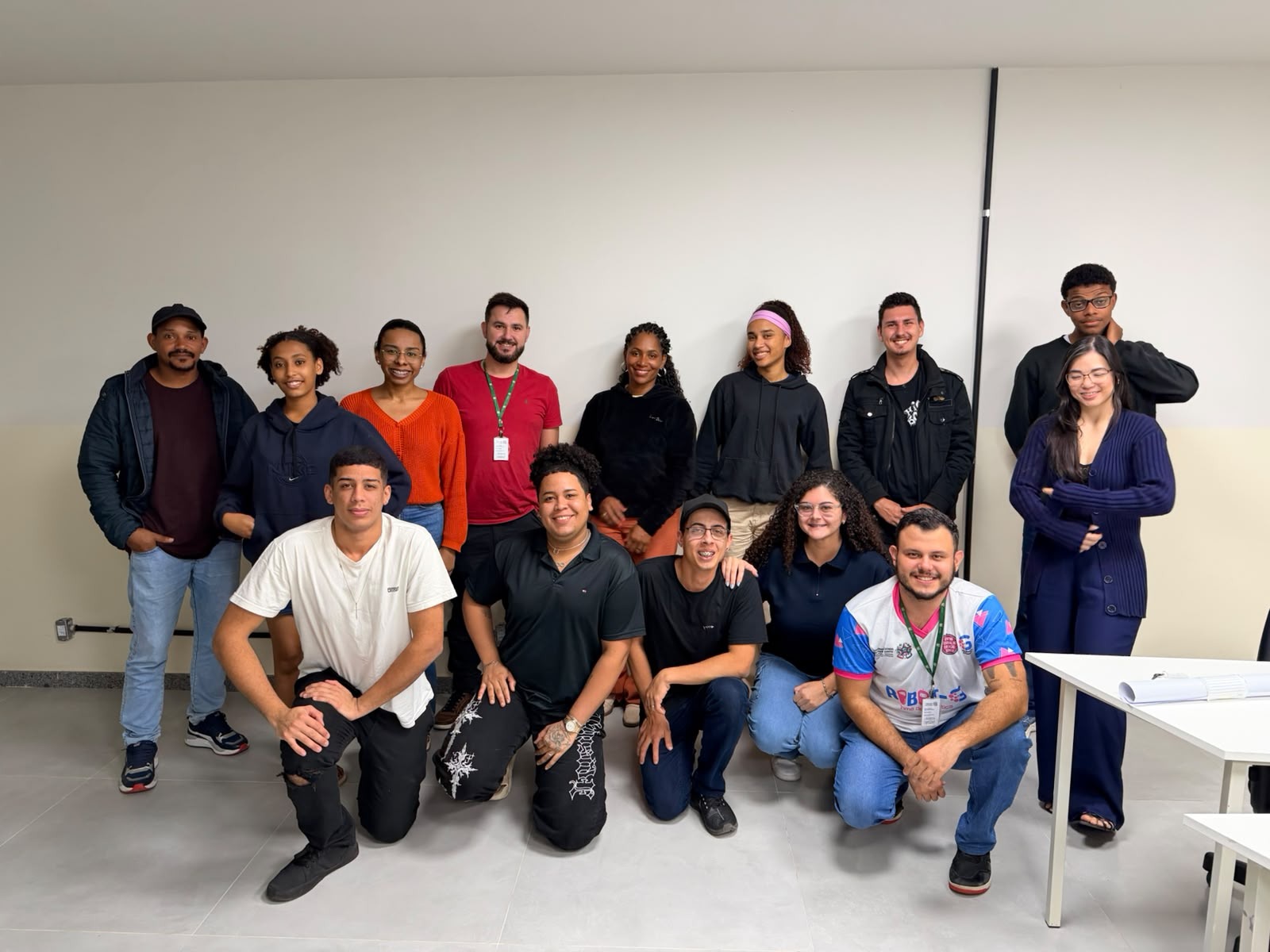 Estudantes e professores da equipe ROBOT-G reunidos no CEET Giuseppe Altoé