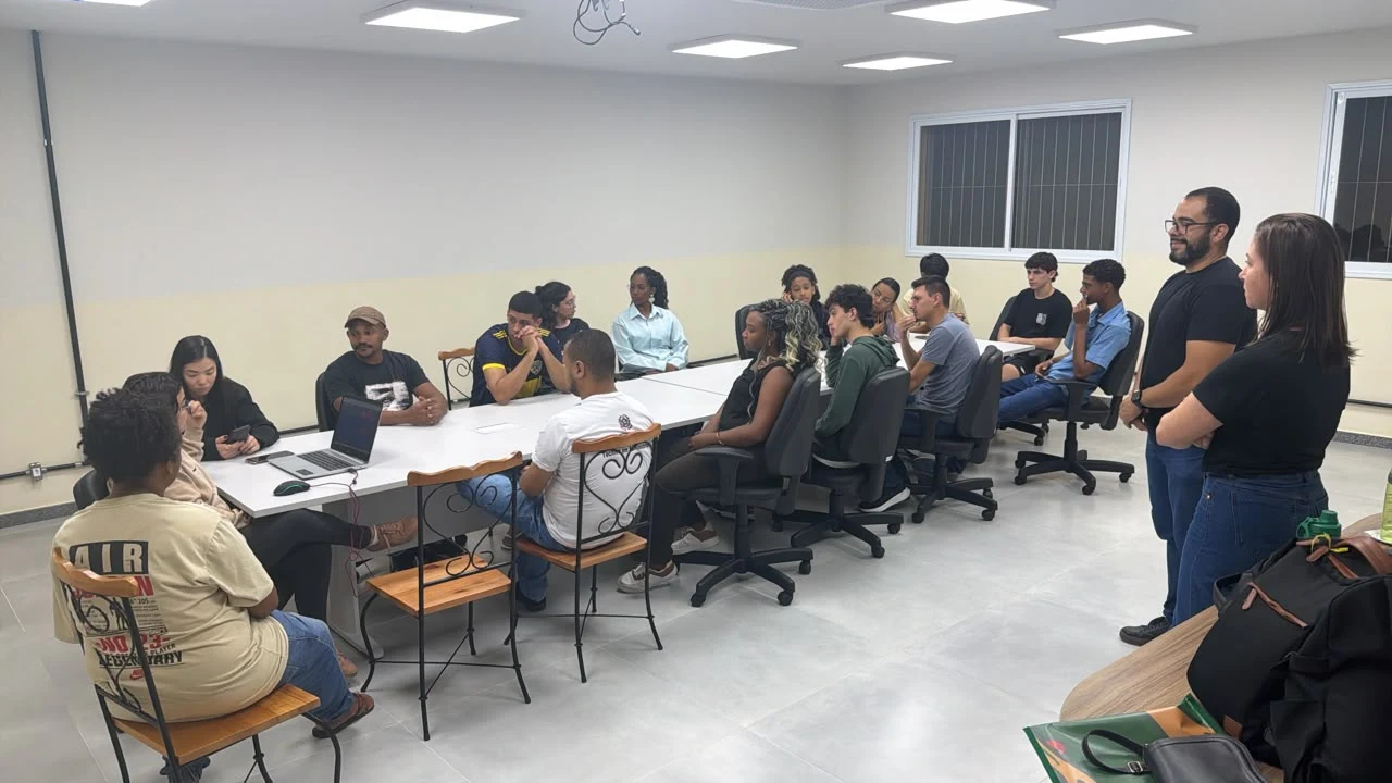 Participantes em atividade de formação e troca de conhecimentos no CEET